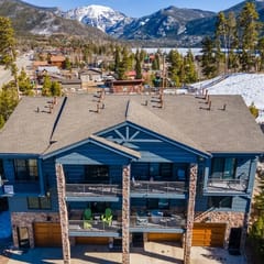 King bed-Walk to downtown and lake-stunning views