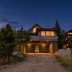 Downtown luxury retreat, Lake and MTN views, Yoga